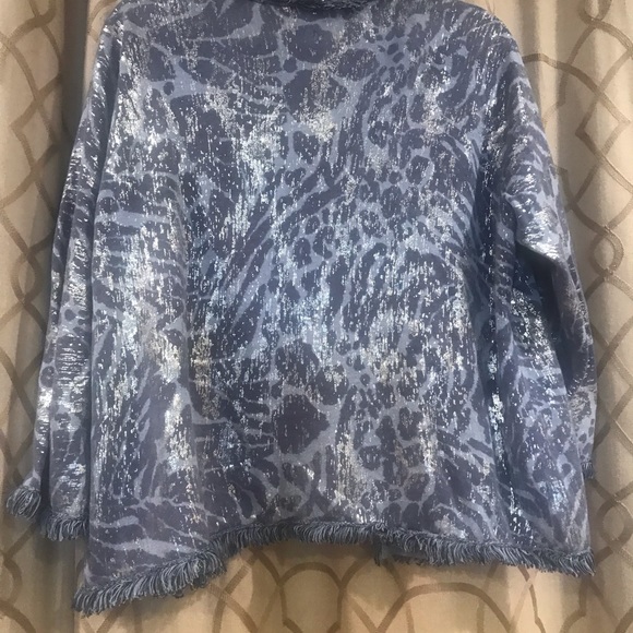 Beautiful Chico’s sweater Metallic Silver - Picture 2 of 6